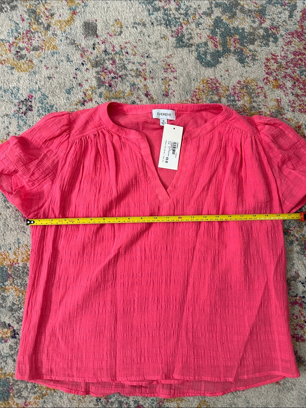 Evereve Shelby Textured Split Neck Top NWT - Picture 6 of 7